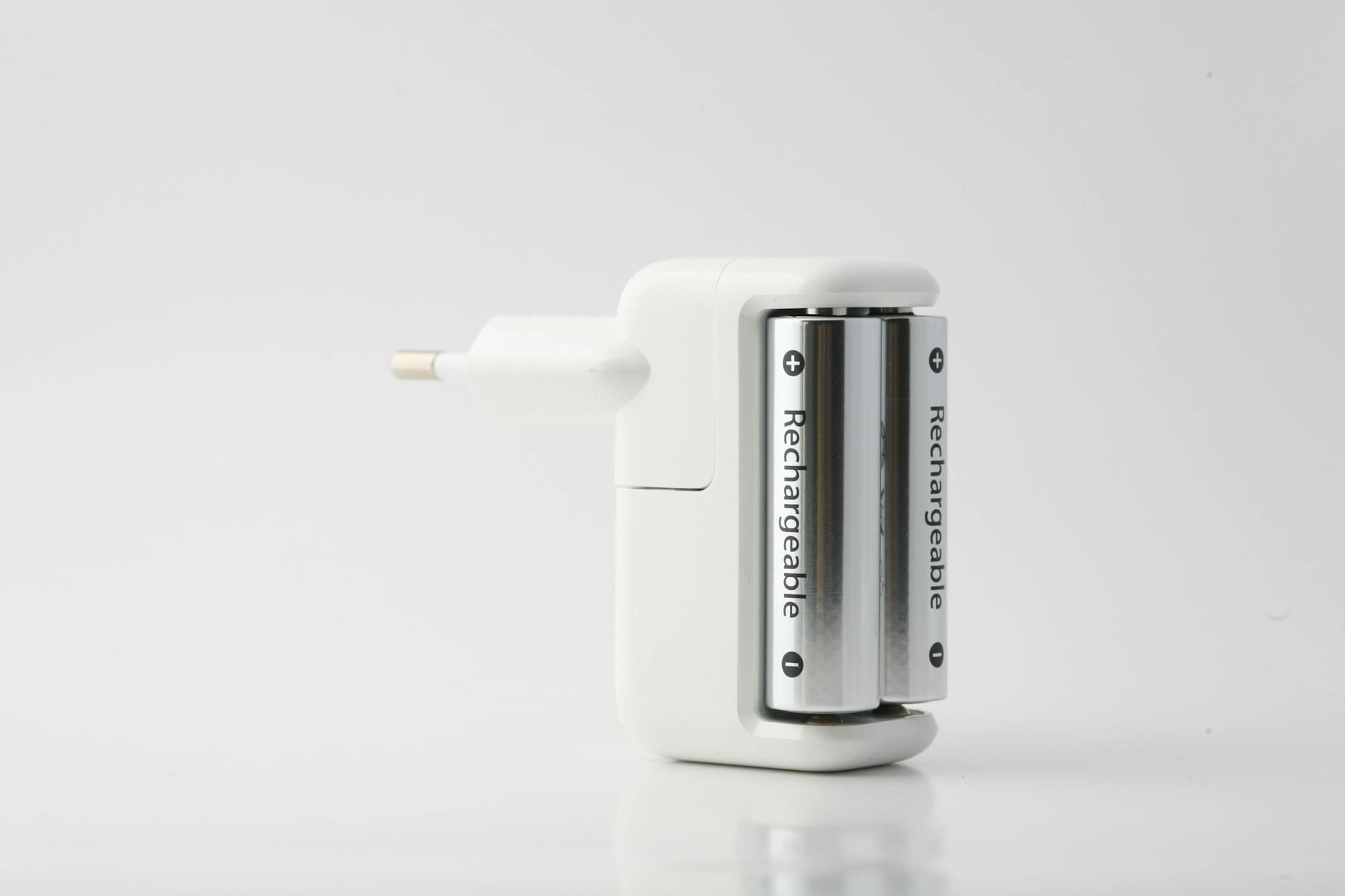 Waarom wij geen 230V AC-gekoppelde batterijen installeren